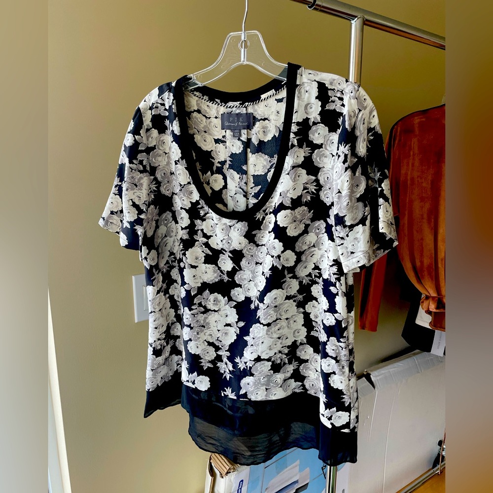 Patterson J Kincaid “PJK” size M black and white silk blouse with filmy bottom